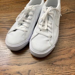 women’s nike sneakers size 8